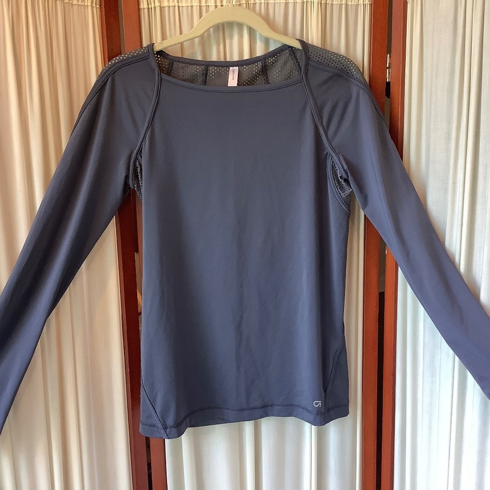 GAP Bodyfit Womens Top Gray Long Sleeves Mesh Breathable Back Size Medium